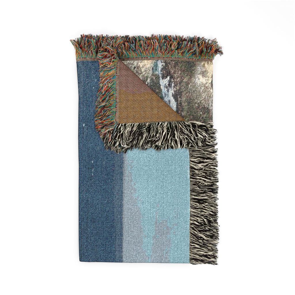 Coastal Ocean Waves Woven Blanket — Seaside Tapestry Throw
