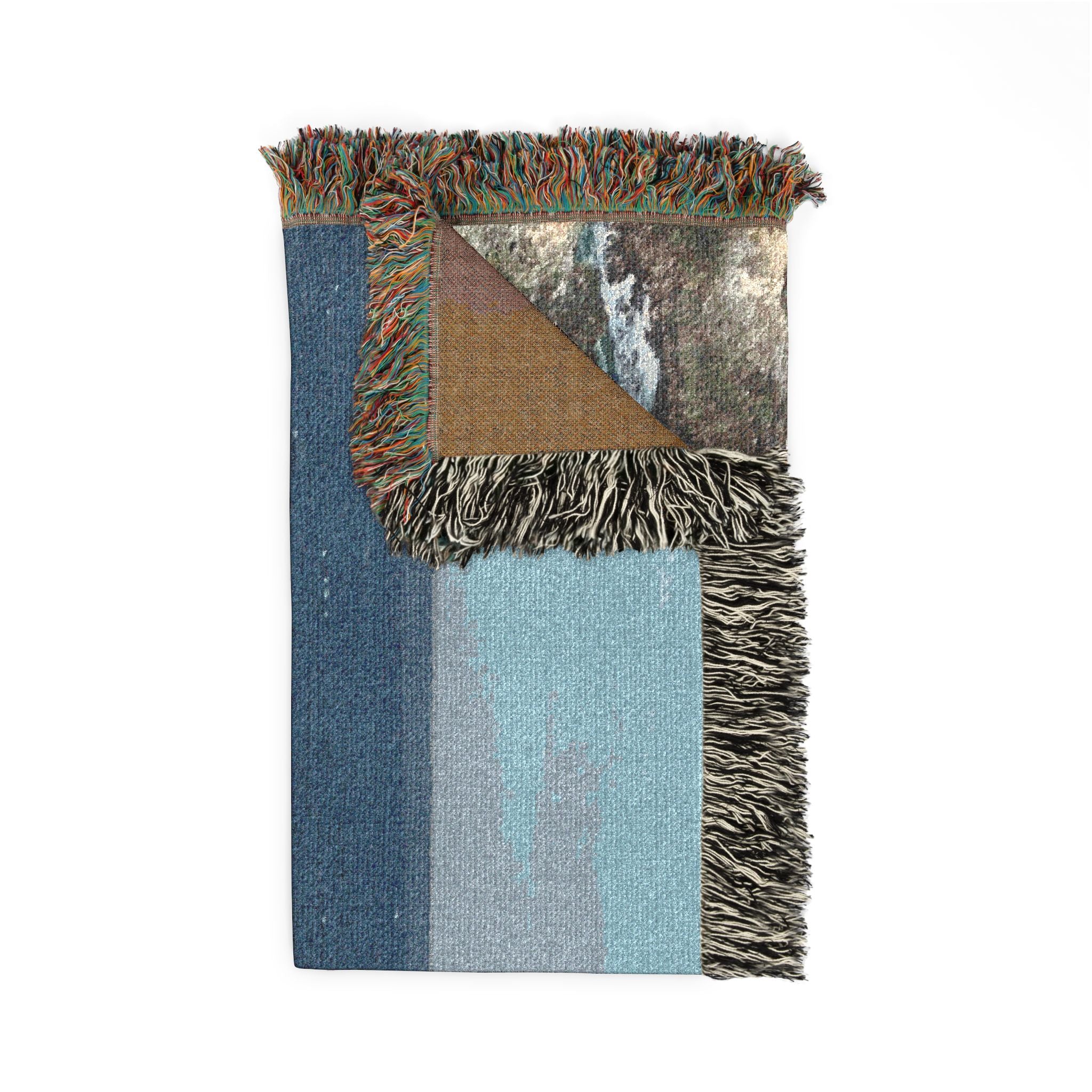 Coastal Ocean Waves Woven Blanket — Seaside Tapestry Throw